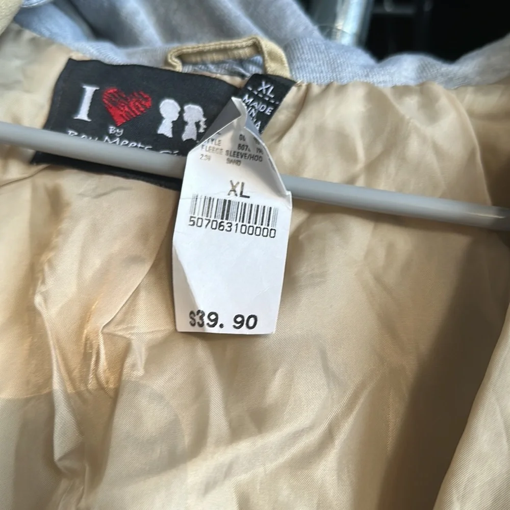 Cute jacket! - Picture 2 of 2